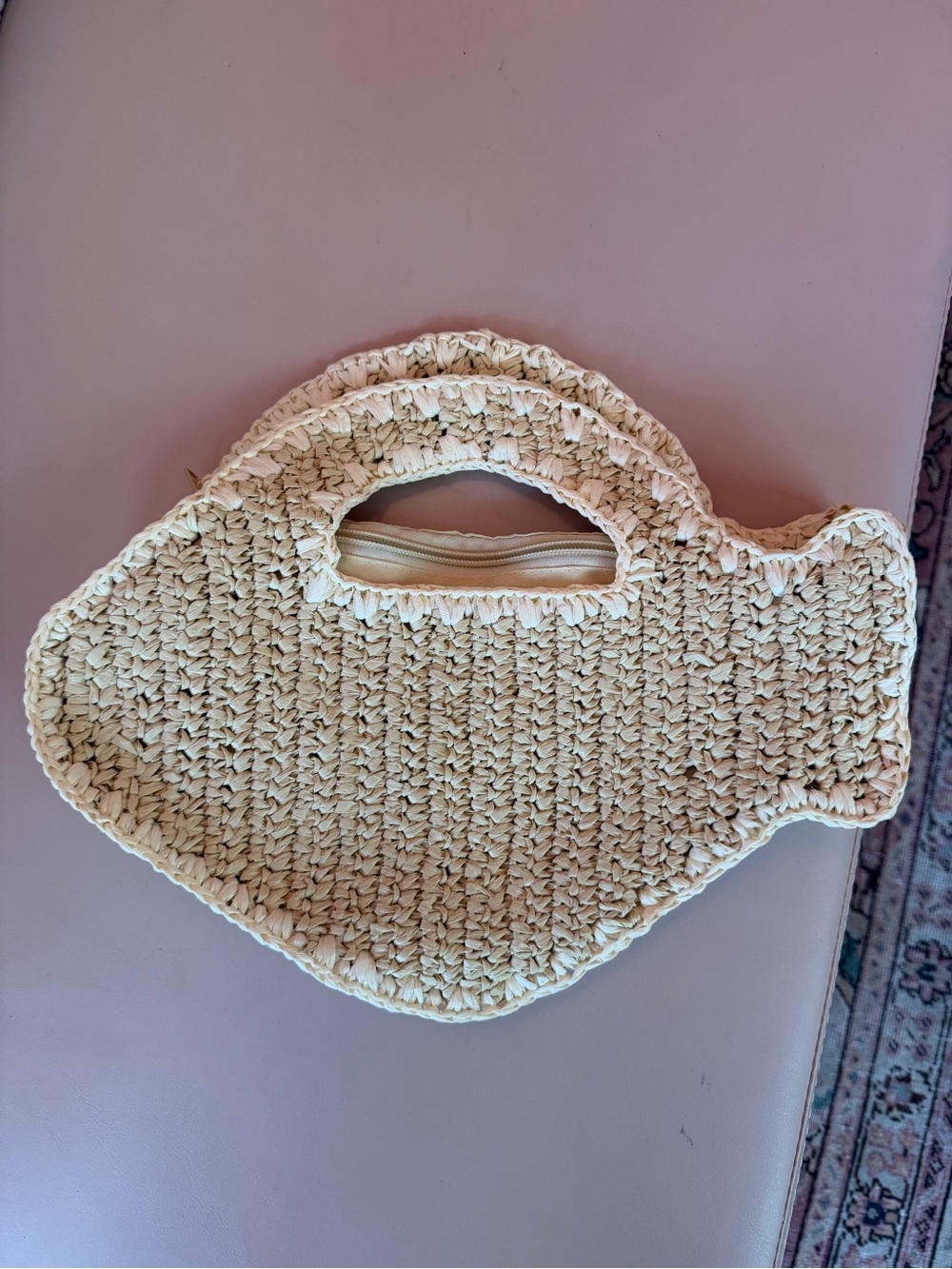 Handcrafted Fish-Shaped Crochet Straw Bag with Shell Accents - Picture 4 of 5